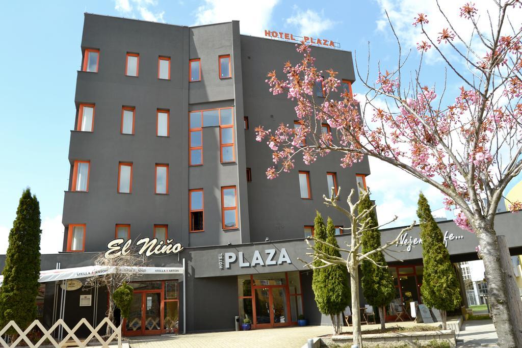 Hotel Plaza Mlada Boleslav Bagian luar foto